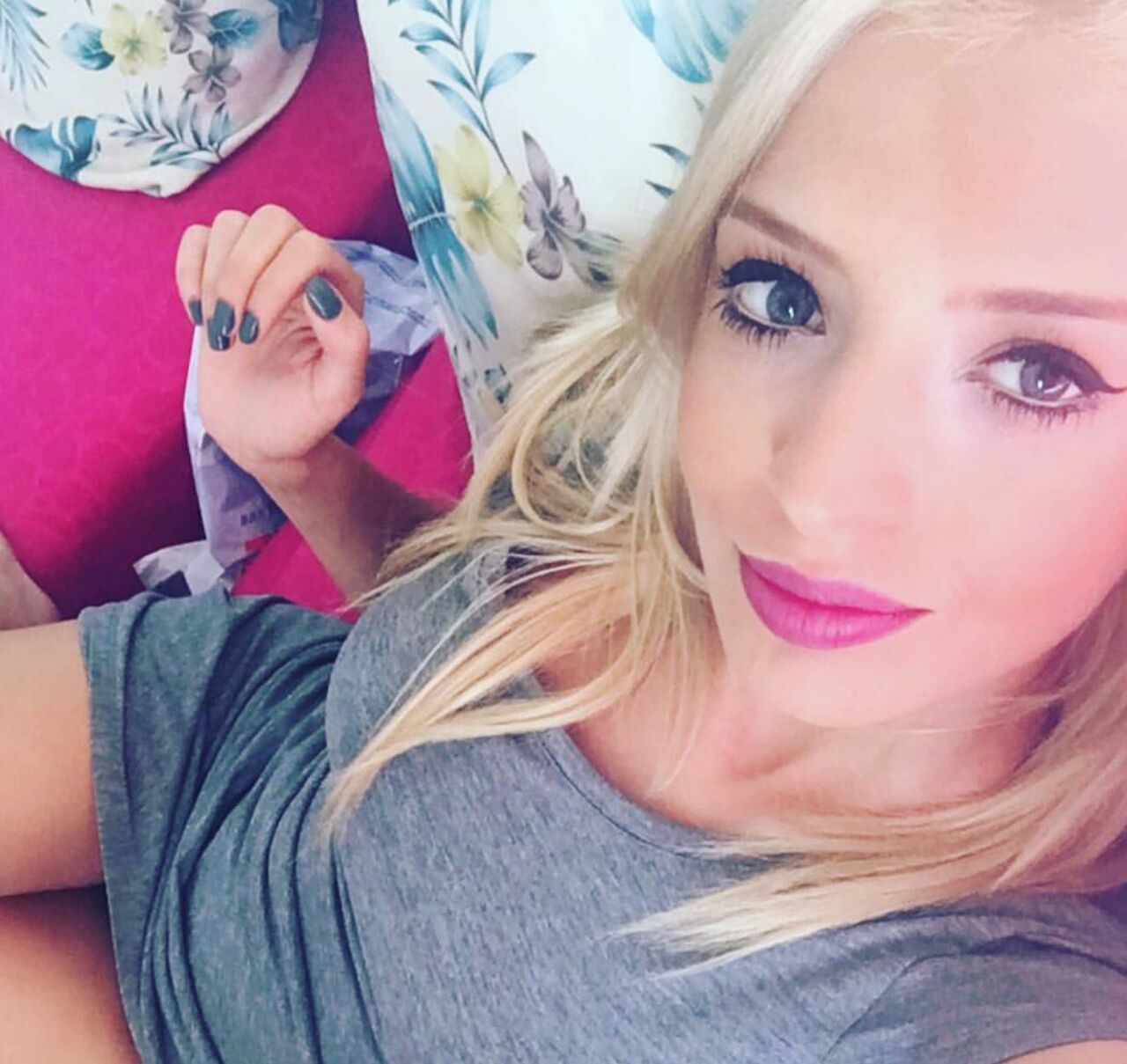 Halkalı Escort Defne